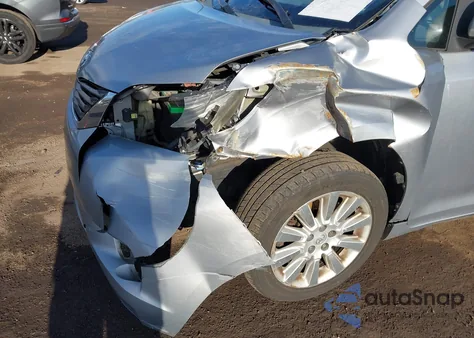 2013 Toyota Sienna Le 7 Passenger z USA, uszkodzony, nr VIN 5TDJK3DC2DS062720